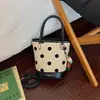 Bolsa Transversal Minimalista com Design de Nicho Estilo Coreano, Bolinhas e Color Blocking, Modelo Novo Verão 2026, Bolsa de Ombro Estilo Balde, Bolsa para Celular