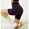 Nuevo traje deportivo para mujer, prenda exterior de verano, shorts de longitud de tres cuartos, sin costuras visibles, de cintura alta, levanta glúteos, adecuado para ciclismo, fitness y correr