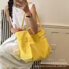 Bolsa de lona con estampado de letras para mujer, nuevo modelo 2026, gran capacidad, bolso de hombro simple y artístico, bolsa para el trabajo
