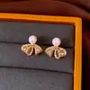 Joyería de lujo de gama alta con aguja de plata, aretes de perlas personalizados al por mayor de fabricante de Yiwu, aretes versátiles de moda para mujer
