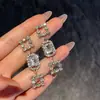 Lujo ligero de alta calidad parpadeante Diamante Cuadrado clip para oreja diseño de nicho estilo frío nuevo popular único pendientes sin agujero