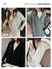 Neste outono e inverno, os suéteres de tricô com capuz para mulheres são um cardigã casual, descontraído e simples de manga comprida com zíper, perfeito para usar em camadas.