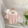 2026 Novo Top de Tricô de Verão para Meninas com Gola Reversível Estilo Coreano com Design Vazado, Suéter Fino Doce e Versátil de Manga Curta para Bebê