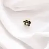 Broche de Laço Coração Simples para Mulheres, Corsage de Luxo, Alfinete Anti-Exposição para Gola Feminina, Alfinete de Cardigã, Acessório de Roupa