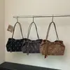 Bolso de hombro de gran capacidad con estampado de lunares texturizado estilo occidental, nuevo modelo de moda otoño 2026, simple, versátil, de alto valor