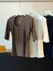 Camiseta Feminina Estilo Coreano Falsa Duas Peças com Decote Quadrado e Manga Média, Novo Estilo para Início do Outono, Emagrecedora, Temperamento Puro Desejo, Top Simples e Versátil