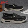Sapatos de Puxar Sapatos Masculinos 2026 Novo Estilo Slip-On Sapatos Masculinos Sapatos de Pai Sapatos de Tecido Old Beijing Masculinos Versáteis e Confortáveis