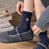 Calcetines de oso de dibujos animados para mujer, calcetines de algodón para otoño e invierno, calcetines lindos de puntos hasta la mitad de la pantorrilla, calcetines sin costuras apilados con letras estilo universitario
