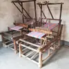 Objetos folclóricos tradicionais, teares vintage feitos à mão, roca antiga, ferramentas agrícolas, máquinas têxteis, colecionáveis, adereços de filme, itens decorativos