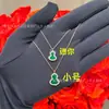 Collar de Calabaza Kirin V-Chapado en Oro Rosa de 18 Quilates con Ágata Roja, Nácar Blanco, Colgante Incrustado con Diamantes, Cadena Estilizadora de Clavícula