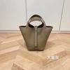 Bolsa Cesta de Verduras para Suegra Estilo Nuevo Otoño 2025 Bolso de Mano de Cuero Genuino con Patrón de Lichi Bolso Cubo de Piel de Vaca para Mujer