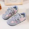 Zapatos retro Forrest Gump para niñas, nueva colección otoño 2026, nuevos zapatos deportivos para niños, zapatillas de entrenamiento alemanas casuales y versátiles con cordones