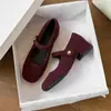 Novos Sapatos Mary Jane Vermelhos de Camurça com Salto Grosso Confortáveis de Boca Rasa e Tira Única Estilo Retrô para Mulheres - Primavera de 2026