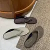 Sandalias de Moda Chuyuji de Nicho con Tachuelas y Clip para Dedo del Pie para Mujer 2026 Nuevo Estilo de Verano Estilo Vacacional Planas Antideslizantes para Exteriores