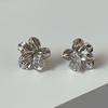 Aretes de Flor de Zircón con Textura de Temperamento Único de Nicho 2024 Nuevas Explosiones Aretes de Otoño e Invierno Sentido Avanzado de Lujo Ligero