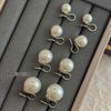 Pendientes de botón S999 Plata Pura Sangre Azul con Luz Fría Iridiscente Perla Blanca Australiana para Mujer Sin Lóbulo Perforado, Pendientes de Clip con un Toque de Lujo de Alta Gama