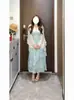 Roupas femininas plus sizeBarco de Papel Cruzando Fumaça de Pinheirovestido longo tipo camisola tie-dye com acabamento em renda para figuras ligeiramente cheias, conjunto emagrecedor estilo europeu