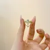 Anillo de Corona de Circonita Azul Océano Estilo Palacio para Mujer, Lujo Ligero, Anillo Versátil Simple y de Gama Alta para Dedo Índice, Anillo Retro de Nicho Versátil
