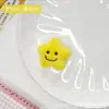 Lindo Peluche de Dibujos Animados Cara Sonriente Amarillo Estrella de Cinco Puntas Colgante Accesorios Joyería de Estrellas Zapatos y Calcetines Accesorios de Ropa