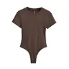 G005-25 Novo Estilo de Verão Estilo Europeu e Americano Garota Popular Desejo Puro Sexy Elástico Slim Fit Simples Gola Redonda Manga Curta Macacão
