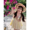Vestido de Suspensório com Bolinhas Amarelas para Mulheres, Novo Estilo de Verão, Laço Doce Francês, Ajuste na Cintura, Emagrecimento, Saia Curta com Botões de Flor