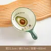 Cuenco cerámico de alta calidad con asa, con decoración bajo vidriado, apto para uso doméstico, para servir comidas, sopas, postres y aperitivos; resistente al calor y duradero