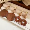 Brincos Pendentes Redondos de Madeira com Ráfia Agulha de Prata com Design Único, Estilo Étnico, Brincos de Temperamento Vintage para Mulheres