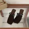 Sandalias de Goma Suave con Tacón Grueso Tejidas de Punta Cerrada Slip-On para Mujer, Temporada Primer Encuentro Verano 2026, Sandalias de Playa Huecas de Una Pieza Perezosas