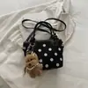 Nova bolsa balde retrô minimalista, bolsa casual fashion, bolsa de ombro e transversal feminina texturizada nova do outono de 2026