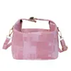 El popular bolso pequeño cuadrado de estilo coreano para mujer de este año es el nuevo modelo de verano 2026, con una textura ligera y lujosa, adecuado para ir al trabajo como bolso de hombro o bolso cruzado.