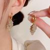 Pendientes de aro de hoja de circonita con diamantes completos de lujo ligero súper brillante, exquisito estilo socialité, adelgazamiento facial, modernos, elegantes, combinables