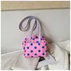 La nueva y linda bolsa de lona de lunares de Shuai Mi es un bolso de mano diario de gran capacidad estilo coreano para que los estudiantes lo usen para clase y para ir al trabajo.