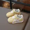Zapatillas Casuales Estilo Universitario para Niñas Verano 2025 Nuevas Transpirables Versátiles Ligeras Zapatos de Entrenamiento Alemanes Zapatos de Skate para Niños