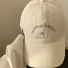 Gorra de Béisbol Color Rojo Bayo Mismo Estilo que Zhao Lusi para Mujer, Sombrero Americano Versátil, Ala Ancha, Cara Grande, Gorra Pequeña