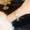 Moda Europeia e Americana Novo bracelete aberto exagerado com incrustação de Diamante pulseira Celebridade da Internet Super Brilhante design de temperamento joia feminina atacado
