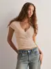 2025 estilo europeo y americano transfronterizo nuevo cuello en V profundo color sólido adelgazante de cintura ajuste ceñido elegante moda camiseta top de primavera y verano