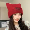 Nuevo gorro de punto bordado con orejas de gato lindo 2026 para mujer, cálido para otoño e invierno, versátil y favorecedor, con protección para las orejas