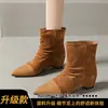 Botines cortos de estilo francés con punta y plataforma, nuevos de otoño e invierno 2026, de gamuza plisada, con tacón de cuña, botas de moda para mujer
