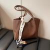 Bolso Retro para Commuter para Mujer 2025 Nueva Moda Color Puro Bolso para Suegra Bolso Tote de Hombro Popular Casual para Mujer