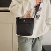 Bolso de hombro de nailon transfronterizo, bolso de mano cruzado ligero, informal, combinable con todo, de comercio exterior, 2025