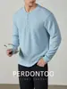 Camiseta Masculina com Textura de Torção Dupla, Gola Henley Clássica, Manga Longa, Outono/Inverno, Tricô Pesado Fashionável com Caimento