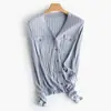 [Procesamiento Personalizado] Chaqueta Fina para Mujer, Suéter de Punto de Seda, Cuello en V, Canalé Elástico, Corte Ajustado, Capa Base Protectora del Sol