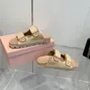 Pantuflas Tejidas Miu Home para Mujer 2025 Verano Nuevos Planos de Punta Redonda Sandalias de Velcro para Usar Afuera Chanclas Casuales de Playa