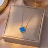 Collar Popular Transfronterizo de Trébol de Cuatro Hojas de Acero de Titanio para Niñas, Lujo Ligero y Versátil Nuevo Conjunto de Cadena Clavicular de Cinco Flores de Doble Cara