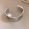 Pulsera Redonda Abierta Plegada Transfronteriza Europea y Americana, Pulsera Simple y de Moda, Lujo Ligero, Sensación de Alta Gama, Diseño Único