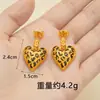 Pendientes de botón cruzados estilo europeo color arena y oro para mujer, temperamento, imitación de oro, pendientes colgantes con forma de corazón y estampado de leopardo de gota de aceite, color duradero, fabricante de joyería