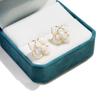 Pendientes de flor de concha rota de estilo frío coreano, elegantes pendientes clásicos pequeños geométricos con gotas de aceite y aguja de plata 925