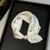 Colar de lenço de seda com pérolas e fecho magnético para mulheres, corrente fina para clavícula de verão, lenço pequeno retrô francês, lenço decorativo para o pescoço