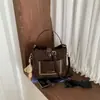 Bolso de mano retro Maillard cruzado versátil de gama alta de nicho perezoso lindo bandolera de un solo hombro tipo cubo