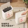 Cubo de basura para baño, inodoro, hogar, sala de estar, cocina y uso general; gran capacidad, con tapa y cuenta con un diseño de presionar para abrir para facilitar el desecho